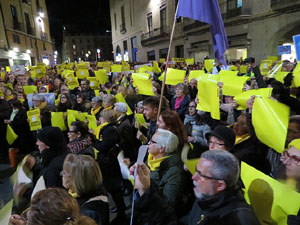 Concentraci&oacute; a la pla&ccedil;a del Vi de protesta pels tres mesos de pres&oacute; de Jordi S&agrave;nchez i Jordi Cuixart