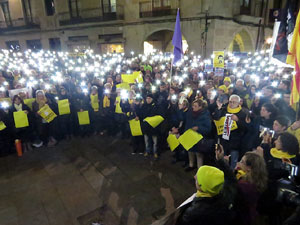 Concentraci&oacute; a la pla&ccedil;a del Vi de protesta pels tres mesos de pres&oacute; de Jordi S&agrave;nchez i Jordi Cuixart