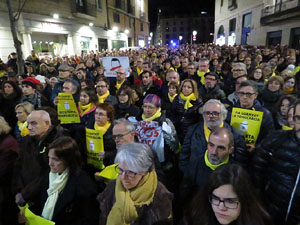 Concentraci&oacute; a la pla&ccedil;a del Vi de protesta pels tres mesos de pres&oacute; de Jordi S&agrave;nchez i Jordi Cuixart