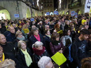 Concentraci&oacute; a la pla&ccedil;a del Vi de protesta pels tres mesos de pres&oacute; de Jordi S&agrave;nchez i Jordi Cuixart