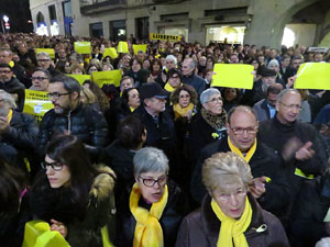Concentraci&oacute; a la pla&ccedil;a del Vi de protesta pels tres mesos de pres&oacute; de Jordi S&agrave;nchez i Jordi Cuixart