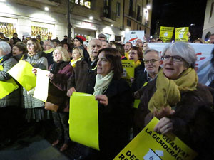 Concentraci&oacute; a la pla&ccedil;a del Vi de protesta pels tres mesos de pres&oacute; de Jordi S&agrave;nchez i Jordi Cuixart