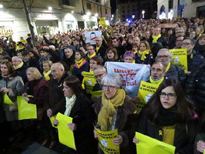 Concentraci&oacute; a la pla&ccedil;a del Vi de protesta pels tres mesos de pres&oacute; de Jordi S&agrave;nchez i Jordi Cuixart