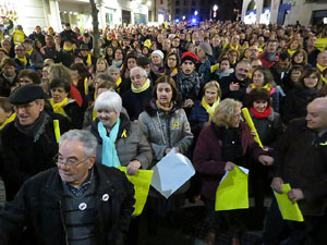 Concentraci&oacute; a la pla&ccedil;a del Vi de protesta pels tres mesos de pres&oacute; de Jordi S&agrave;nchez i Jordi Cuixart