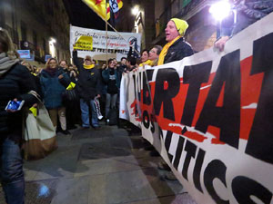 Concentraci&oacute; a la pla&ccedil;a del Vi de protesta pels tres mesos de pres&oacute; de Jordi S&agrave;nchez i Jordi Cuixart