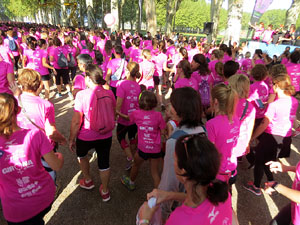 Cursa de la Dona 2017. Concentraci&oacute; i sortida del Parc de la Devesa i cursa pels carrers de Girona