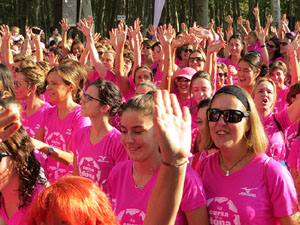 Cursa de la Dona 2017. Concentraci&oacute; i sortida del Parc de la Devesa i cursa pels carrers de Girona