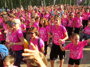 Cursa de la Dona 2017. Concentraci&oacute; i sortida del Parc de la Devesa i cursa pels carrers de Girona