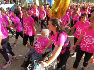 Cursa de la Dona 2017. Concentraci&oacute; i sortida del Parc de la Devesa i cursa pels carrers de Girona
