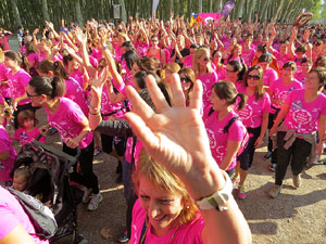 Cursa de la Dona 2017. Concentraci&oacute; i sortida del Parc de la Devesa i cursa pels carrers de Girona