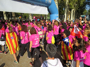 Cursa de la Dona 2017. Concentraci&oacute; i sortida del Parc de la Devesa i cursa pels carrers de Girona