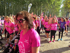 Cursa de la Dona 2017. Concentraci&oacute; i sortida del Parc de la Devesa i cursa pels carrers de Girona