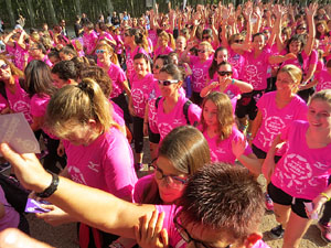 Cursa de la Dona 2017. Concentraci&oacute; i sortida del Parc de la Devesa i cursa pels carrers de Girona