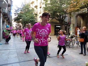 Cursa de la Dona 2017. Concentraci&oacute; i sortida del Parc de la Devesa i cursa pels carrers de Girona