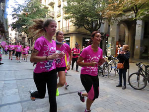 Cursa de la Dona 2017. Concentraci&oacute; i sortida del Parc de la Devesa i cursa pels carrers de Girona
