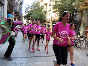 Cursa de la Dona 2017. Concentraci&oacute; i sortida del Parc de la Devesa i cursa pels carrers de Girona
