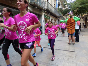 Cursa de la Dona 2017. Concentraci&oacute; i sortida del Parc de la Devesa i cursa pels carrers de Girona