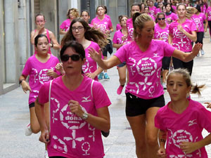 Cursa de la Dona 2017. Concentraci&oacute; i sortida del Parc de la Devesa i cursa pels carrers de Girona