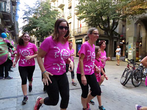 Cursa de la Dona 2017. Concentraci&oacute; i sortida del Parc de la Devesa i cursa pels carrers de Girona