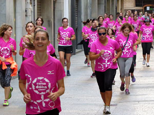 Cursa de la Dona 2017. Concentraci&oacute; i sortida del Parc de la Devesa i cursa pels carrers de Girona