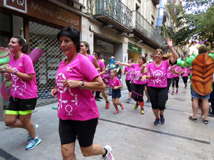 Cursa de la Dona 2017. Concentraci&oacute; i sortida del Parc de la Devesa i cursa pels carrers de Girona