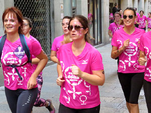 Cursa de la Dona 2017. Concentraci&oacute; i sortida del Parc de la Devesa i cursa pels carrers de Girona