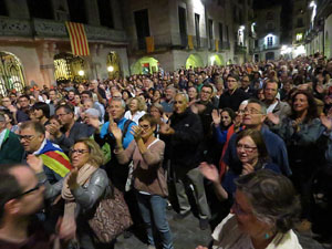 Diada Nacional 2017. XI Marxa de Torxes de Girona. Crema del Decret de Nova Planta i cant de Els Segadors