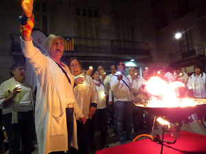 Diada Nacional 2017. XI Marxa de Torxes de Girona. Crema del Decret de Nova Planta i cant de Els Segadors