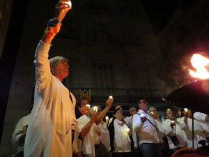 Diada Nacional 2017. XI Marxa de Torxes de Girona. Crema del Decret de Nova Planta i cant de Els Segadors