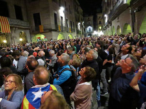 Diada Nacional 2017. XI Marxa de Torxes de Girona. Crema del Decret de Nova Planta i cant de Els Segadors