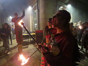 Fires 2017. La Beatufarra, descens del Beatusaure per les escales de la Catedral de Girona