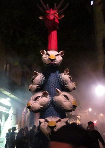 El Beatusaure baixant el carrer de la For&ccedil;a