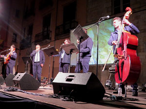 Fires 2017. Tradicional cantada d'havaneres a les escales de la Catedral pel grup Terra Endins