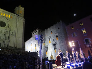 Fires 2017. Tradicional cantada d'havaneres a les escales de la Catedral pel grup Terra Endins