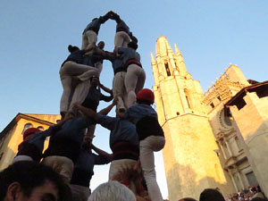 Fires 2017. Els Castells de Vig&iacute;lia a la pla&ccedil;a de Sant Feliu, amb els Marrecs de Salt, la Colla Castellera Esperxats de l'Estany i els Castellers d'Andorra
