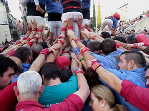 Fires 2017. Els Castells de Vig&iacute;lia a la pla&ccedil;a de Sant Feliu, amb els Marrecs de Salt, la Colla Castellera Esperxats de l'Estany i els Castellers d'Andorra