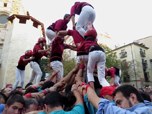 Fires 2017. Els Castells de Vig&iacute;lia a la pla&ccedil;a de Sant Feliu, amb els Marrecs de Salt, la Colla Castellera Esperxats de l'Estany i els Castellers d'Andorra