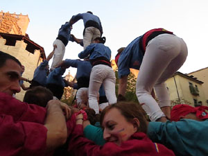 Fires 2017. Els Castells de Vig&iacute;lia a la pla&ccedil;a de Sant Feliu, amb els Marrecs de Salt, la Colla Castellera Esperxats de l'Estany i els Castellers d'Andorra