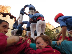 Fires 2017. Els Castells de Vig&iacute;lia a la pla&ccedil;a de Sant Feliu, amb els Marrecs de Salt, la Colla Castellera Esperxats de l'Estany i els Castellers d'Andorra