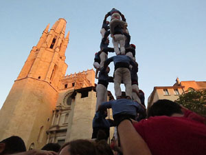 Fires 2017. Els Castells de Vig&iacute;lia a la pla&ccedil;a de Sant Feliu, amb els Marrecs de Salt, la Colla Castellera Esperxats de l'Estany i els Castellers d'Andorra