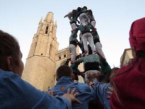 Fires 2017. Els Castells de Vig&iacute;lia a la pla&ccedil;a de Sant Feliu, amb els Marrecs de Salt, la Colla Castellera Esperxats de l'Estany i els Castellers d'Andorra