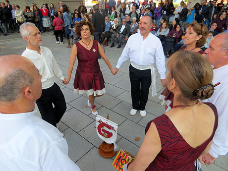 Fires 2017. 77&egrave; concurs de Colles Sardanistes amb la cobla Ciutat de Girona a la pla&ccedil;a de Francesc Calvet i Rubalcaba