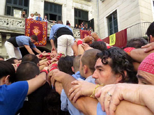 Fires 2017. La Diada Castellera a la pla&ccedil;a del Vi, amb els Marrecs de Salt, els Capgrossos de Matar&oacute; i els Minyons de Terrass
