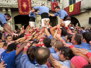 Fires 2017. La Diada Castellera a la pla&ccedil;a del Vi, amb els Marrecs de Salt, els Capgrossos de Matar&oacute; i els Minyons de Terrass