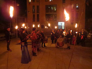 Fires 2017. Espectacle de foc i m&uacute;sica Llumin&agrave;ries de Fires, amb Taller de Magn&egrave;sia i Els Berros de la Cort