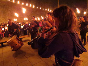 Fires 2017. Espectacle de foc i m&uacute;sica Llumin&agrave;ries de Fires, amb Taller de Magn&egrave;sia i Els Berros de la Cort