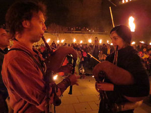 Fires 2017. Espectacle de foc i m&uacute;sica Llumin&agrave;ries de Fires, amb Taller de Magn&egrave;sia i Els Berros de la Cort