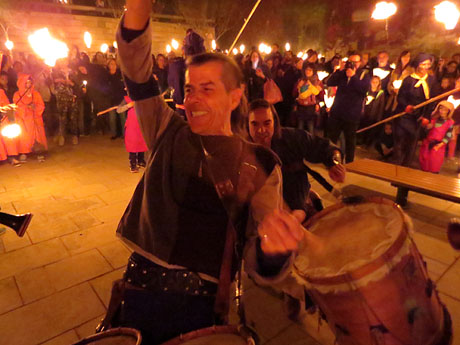 Fires 2017. Espectacle de foc i m&uacute;sica Llumin&agrave;ries de Fires, a c&agrave;rrec de Taller de Magn&egrave;sia i Els Berros de la Cort