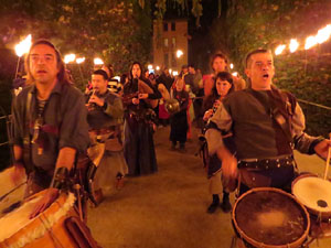 Fires 2017. Espectacle de foc i m&uacute;sica Llumin&agrave;ries de Fires, amb Taller de Magn&egrave;sia i Els Berros de la Cort