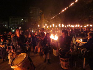 Fires 2017. Espectacle de foc i m&uacute;sica Llumin&agrave;ries de Fires, amb Taller de Magn&egrave;sia i Els Berros de la Cort